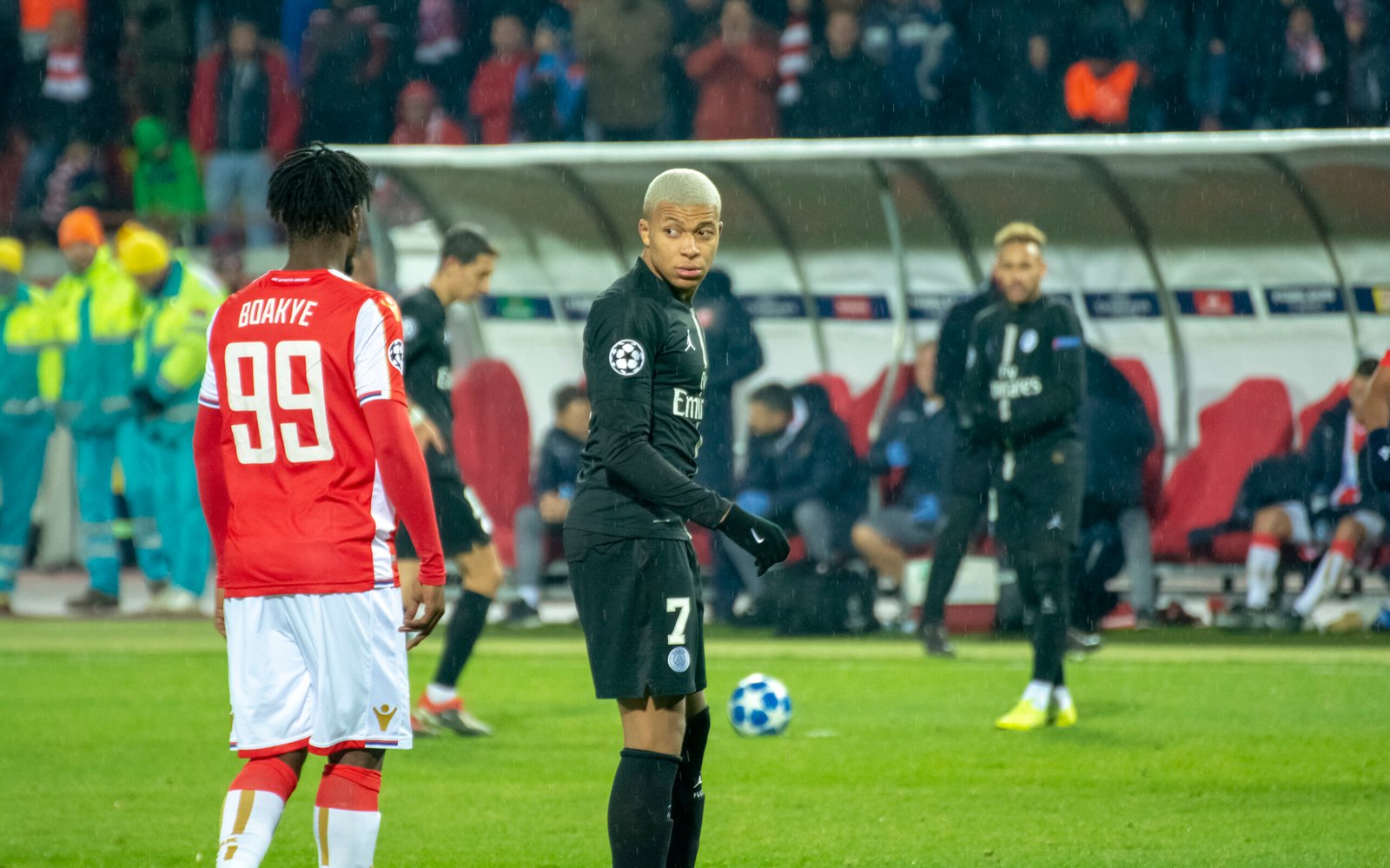 Real Madrid Beat Barcelona 2-1 in Thrilling